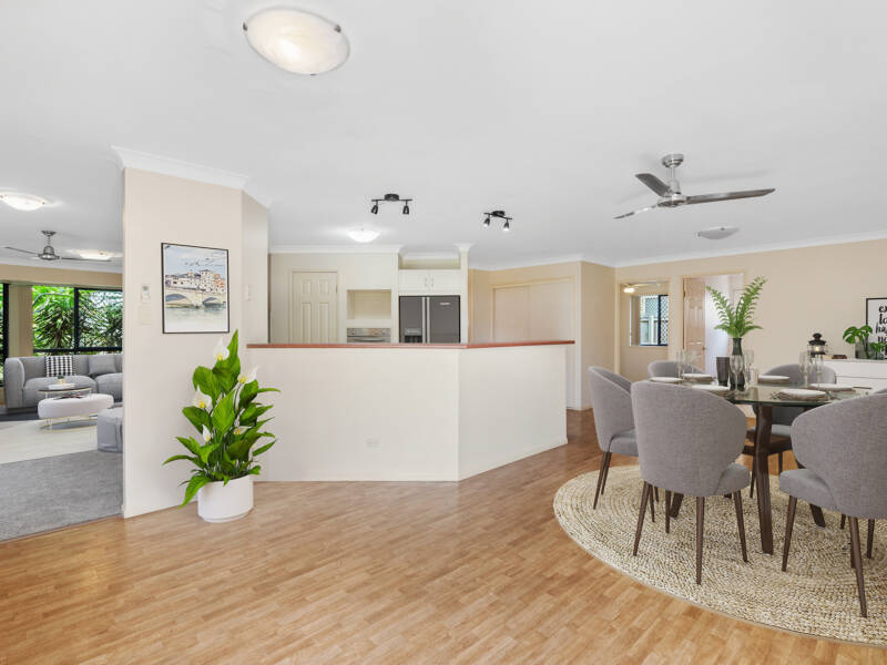 25 Mountain View Crescent, Mount Warren Park, QLD 4207 AUS