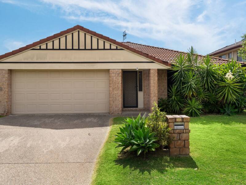 25 Mountain View Crescent, Mount Warren Park, QLD 4207 AUS
