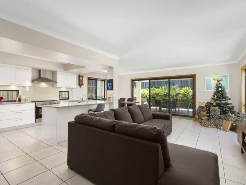 38 Long Island Drive, Windaroo, QLD 4207 AUS