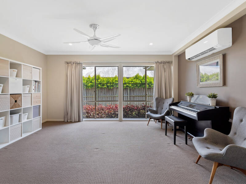 1 Lakeside Court, Windaroo, QLD 4207 AUS