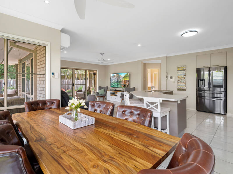 1 Lakeside Court, Windaroo, QLD 4207 AUS