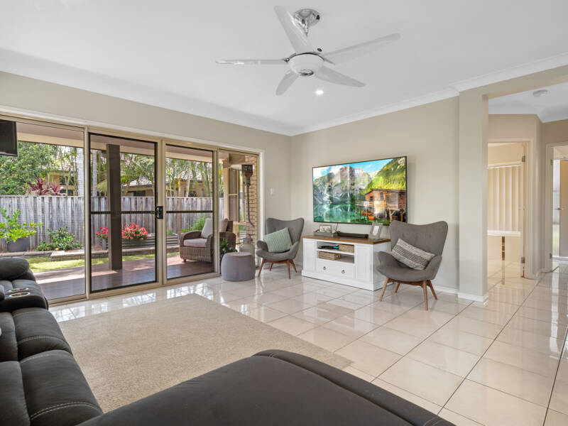 1 Lakeside Court, Windaroo, QLD 4207 AUS