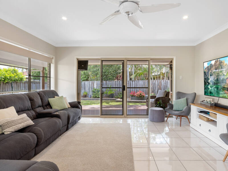 1 Lakeside Court, Windaroo, QLD 4207 AUS