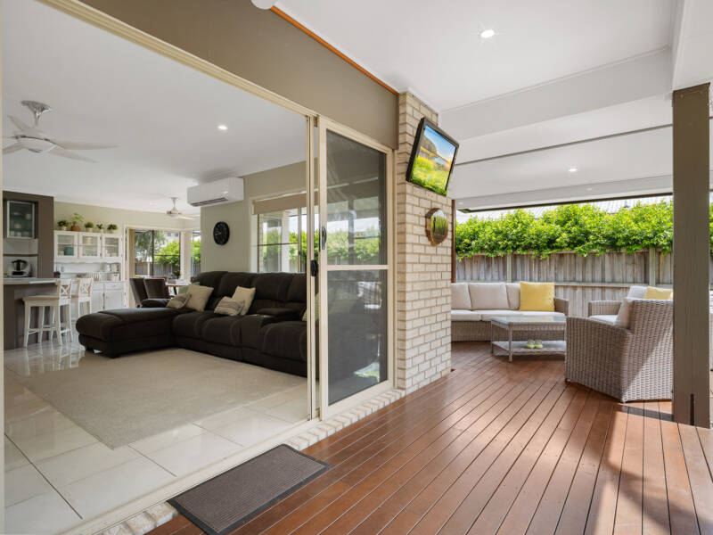 1 Lakeside Court, Windaroo, QLD 4207 AUS