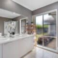 1 Lakeside Court, Windaroo, QLD 4207 AUS