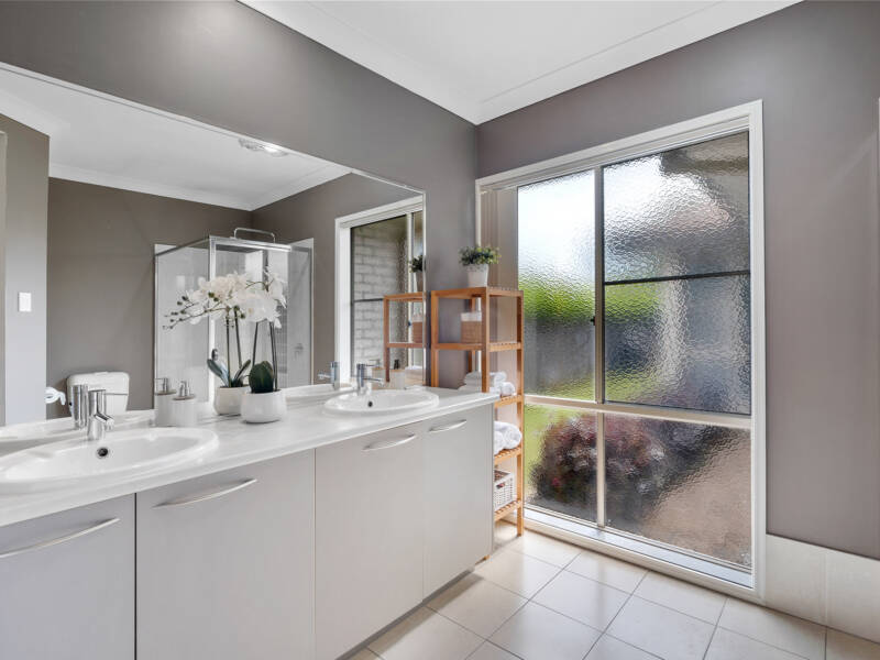 1 Lakeside Court, Windaroo, QLD 4207 AUS