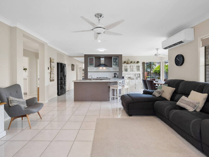 1 Lakeside Court, Windaroo, QLD 4207 AUS