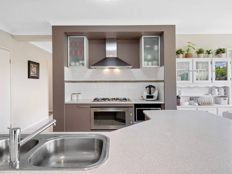1 Lakeside Court, Windaroo, QLD 4207 AUS