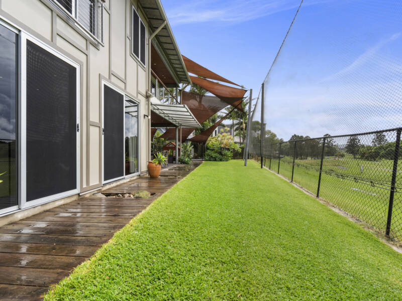 8 Riverside Terrace, Windaroo, QLD 4207 AUS