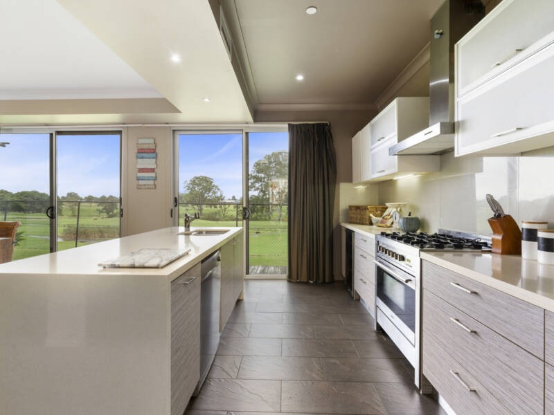 8 Riverside Terrace, Windaroo, QLD 4207 AUS
