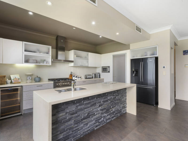 8 Riverside Terrace, Windaroo, QLD 4207 AUS