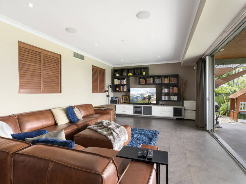 8 Riverside Terrace, Windaroo, QLD 4207 AUS