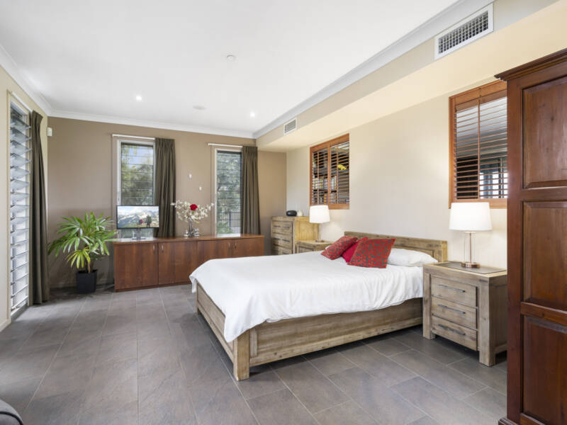 8 Riverside Terrace, Windaroo, QLD 4207 AUS