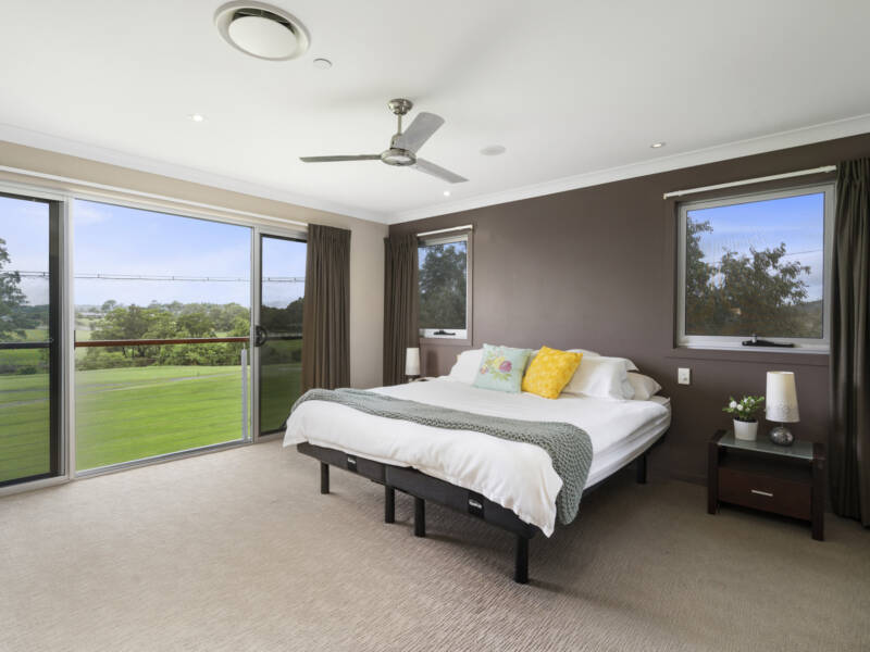 8 Riverside Terrace, Windaroo, QLD 4207 AUS