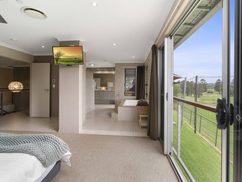 8 Riverside Terrace, Windaroo, QLD 4207 AUS