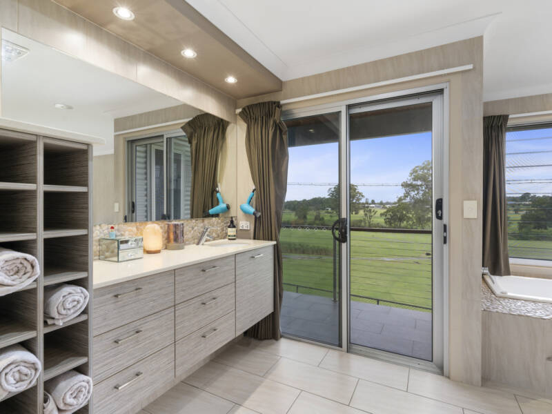 8 Riverside Terrace, Windaroo, QLD 4207 AUS