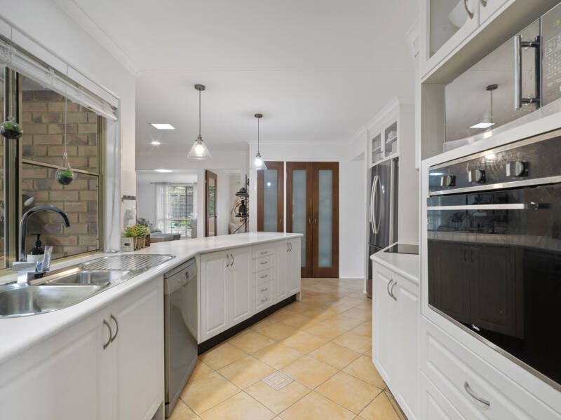 4 Lena Place, Windaroo, QLD 4207 AUS