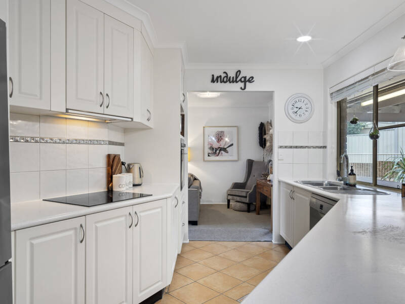 4 Lena Place, Windaroo, QLD 4207 AUS
