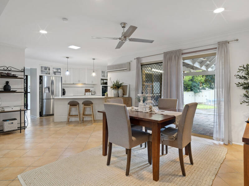 4 Lena Place, Windaroo, QLD 4207 AUS