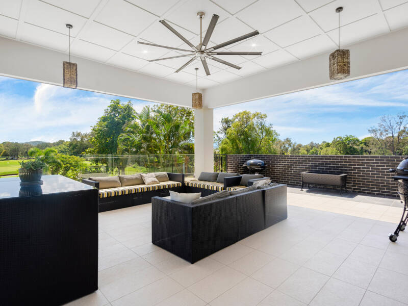 18 Pebble Beach Drive, Windaroo, QLD 4207 AUS