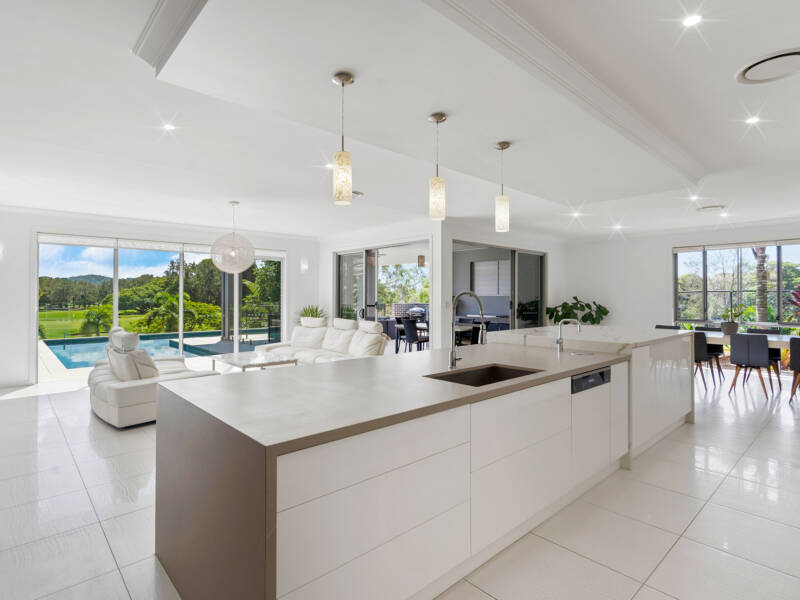 18 Pebble Beach Drive, Windaroo, QLD 4207 AUS