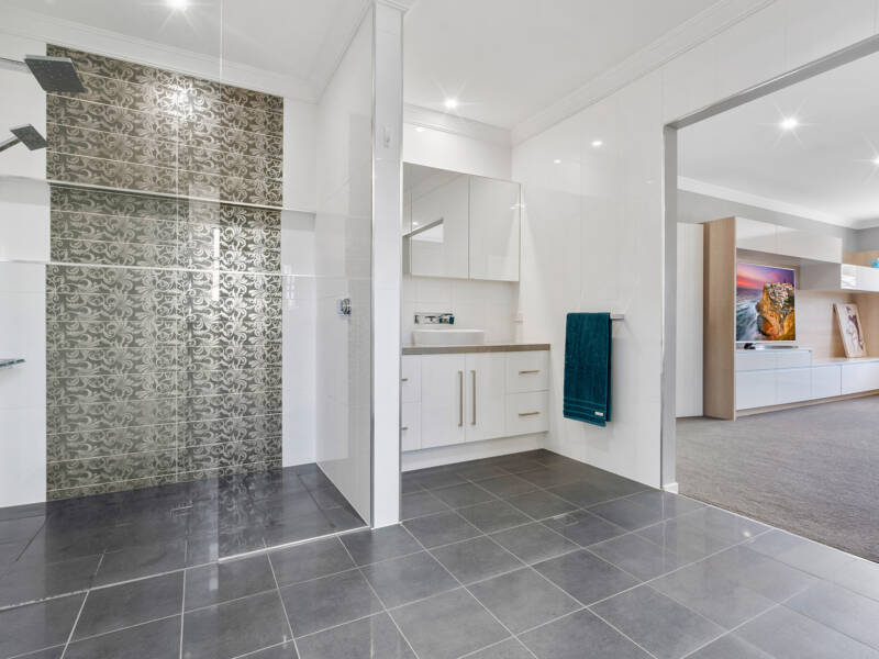 18 Pebble Beach Drive, Windaroo, QLD 4207 AUS