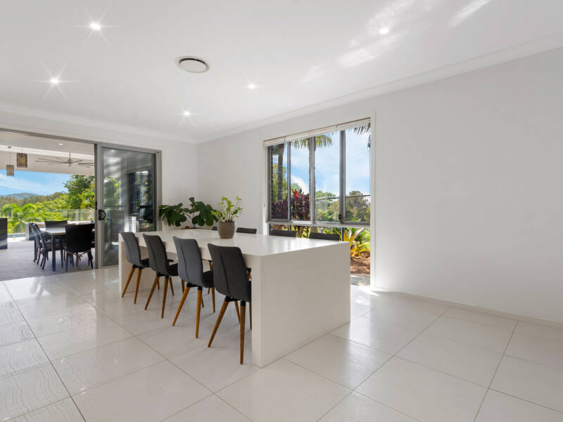 18 Pebble Beach Drive, Windaroo, QLD 4207 AUS