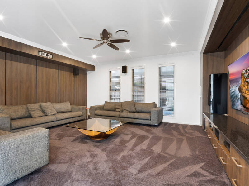 18 Pebble Beach Drive, Windaroo, QLD 4207 AUS