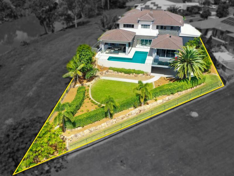 18 Pebble Beach Drive, Windaroo, QLD 4207 AUS