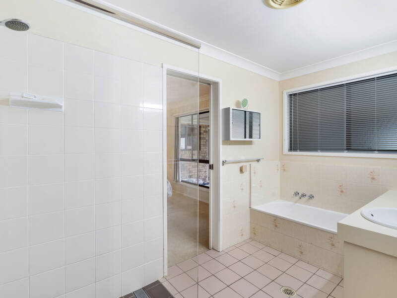 5 Brauer Court, Mount Warren Park, QLD 4207 AUS