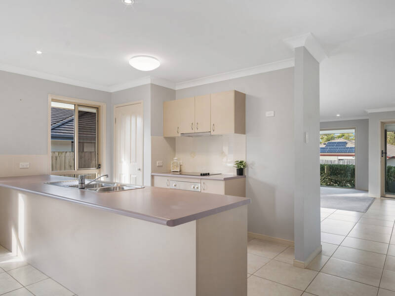 12 Stoneleigh Way, Holmview, QLD 4207 AUS