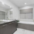 34 Pebble Beach Drive, Windaroo, QLD 4207 AUS
