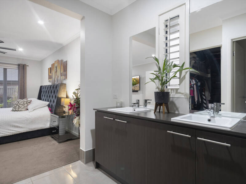 34 Pebble Beach Drive, Windaroo, QLD 4207 AUS