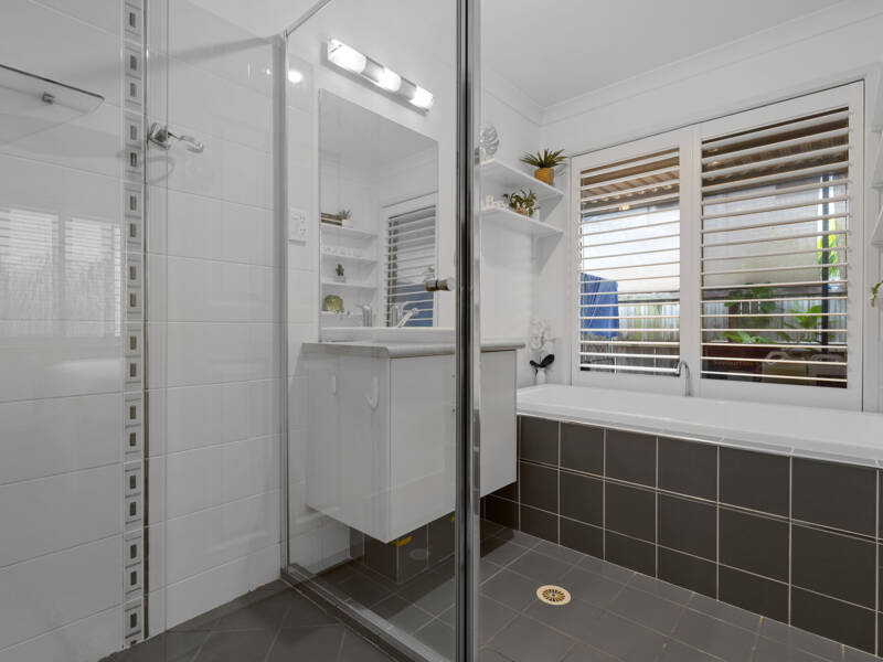 48 Lake Breeze Drive, Windaroo, QLD 4207 AUS