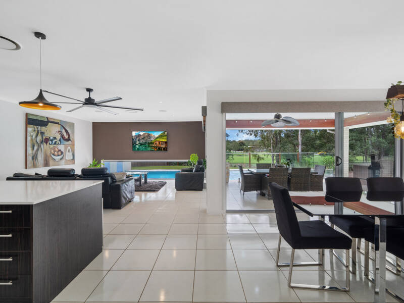 34 Pebble Beach Drive, Windaroo, QLD 4207 AUS