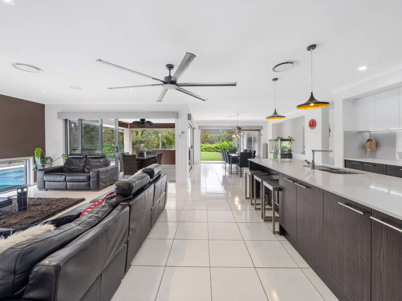 34 Pebble Beach Drive, Windaroo, QLD 4207 AUS