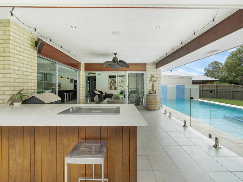 34 Pebble Beach Drive, Windaroo, QLD 4207 AUS