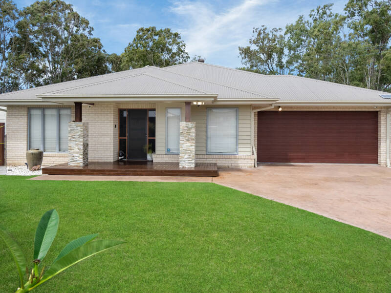 34 Pebble Beach Drive, Windaroo, QLD 4207 AUS