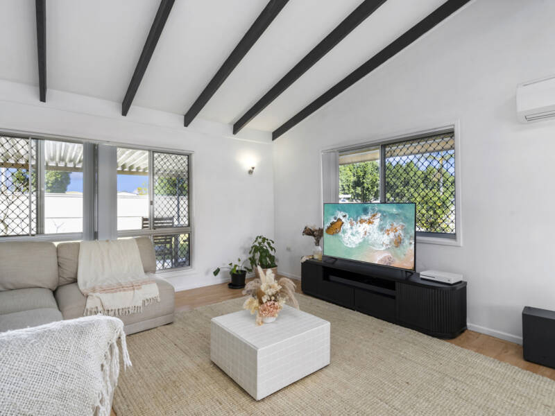31 Rochester Drive, Mount Warren Park, QLD 4207 AUS
