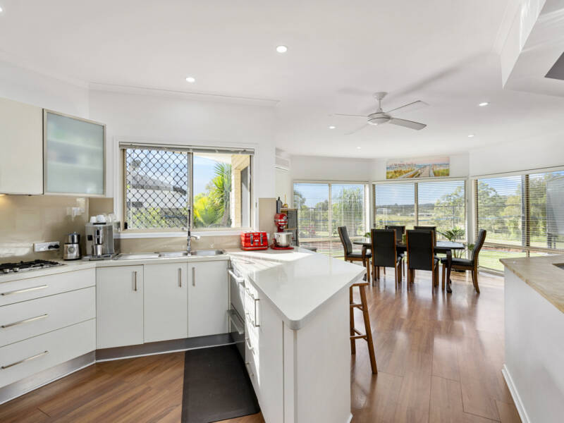 16 Riverside Terrace, Windaroo, QLD 4207 AUS