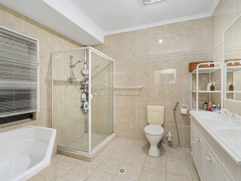 16 Riverside Terrace, Windaroo, QLD 4207 AUS
