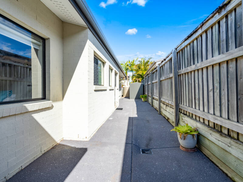 24 Long Island Drive, Windaroo, QLD 4207 AUS