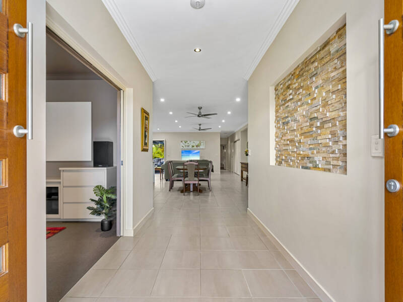 24 Long Island Drive, Windaroo, QLD 4207 AUS