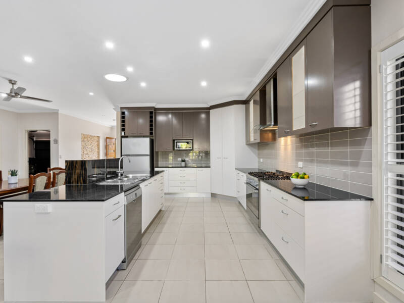 24 Long Island Drive, Windaroo, QLD 4207 AUS