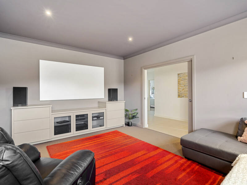 24 Long Island Drive, Windaroo, QLD 4207 AUS