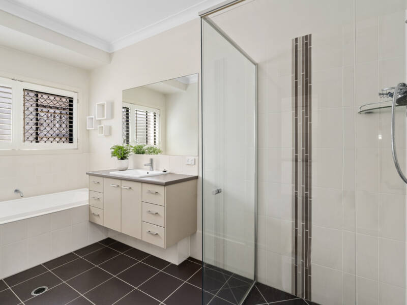 24 Long Island Drive, Windaroo, QLD 4207 AUS