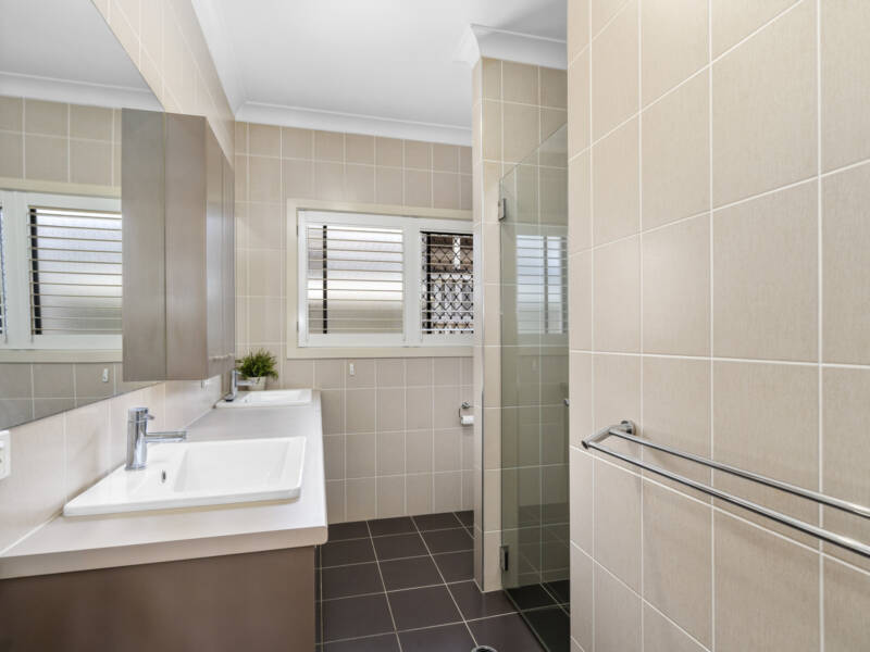 24 Long Island Drive, Windaroo, QLD 4207 AUS
