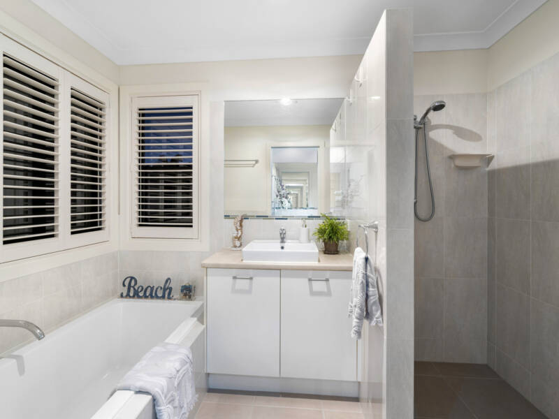 31 Long Island Drive, Windaroo, QLD 4207 AUS