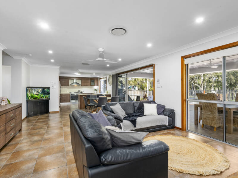 40 Pebble Beach Drive, Windaroo, QLD 4207 AUS