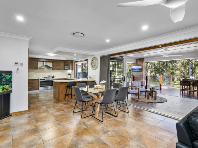 40 Pebble Beach Drive, Windaroo, QLD 4207 AUS